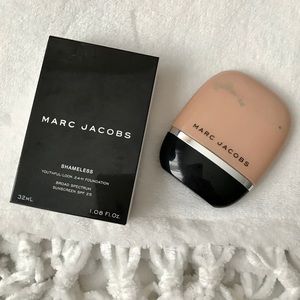 Good Condition! Marc Jacobs Shameless Foundation!
